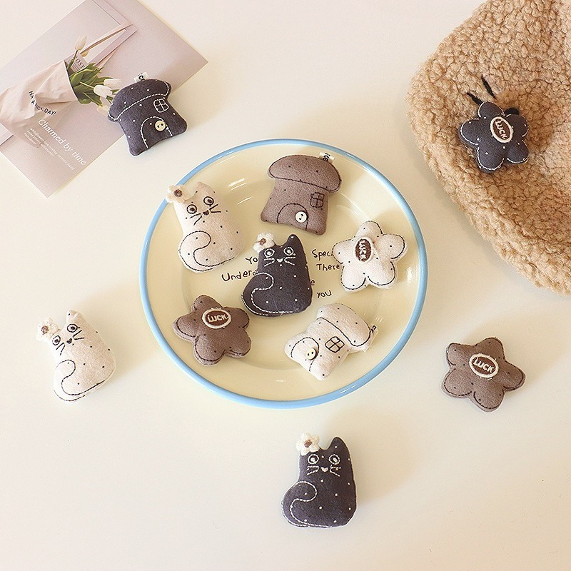 Korean Fabric Cat House Brooch – обзор и цена Embroidery House