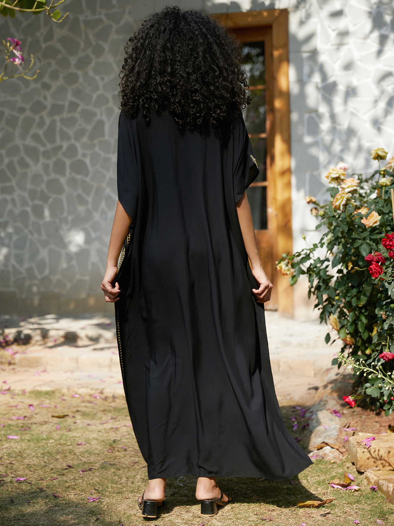 Black Gold Embroidery Kaftan M – обзор и цена Embroidery Kaftan