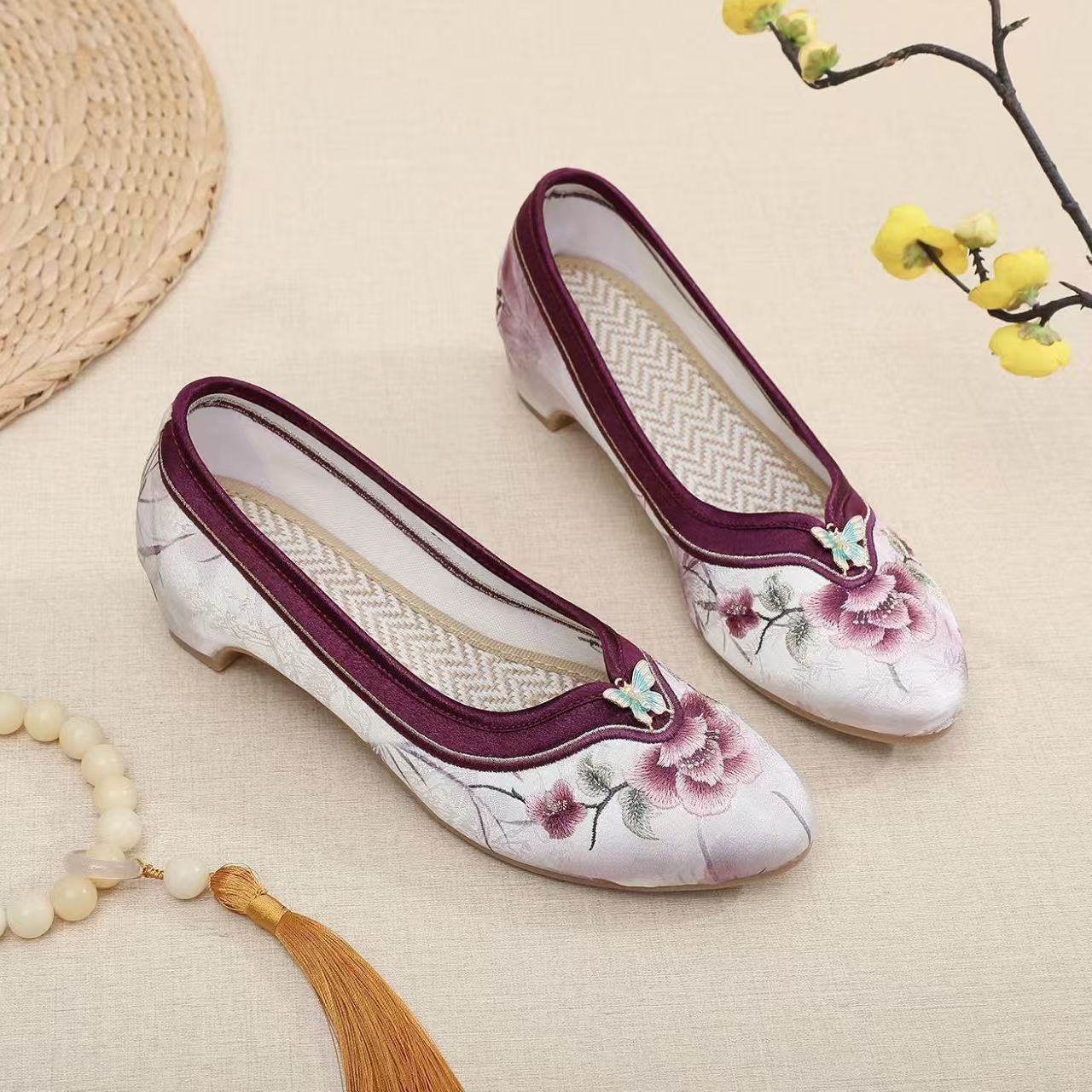 Woman Low Heel Embroidered Che – обзор и цена Embroidery Shoes
