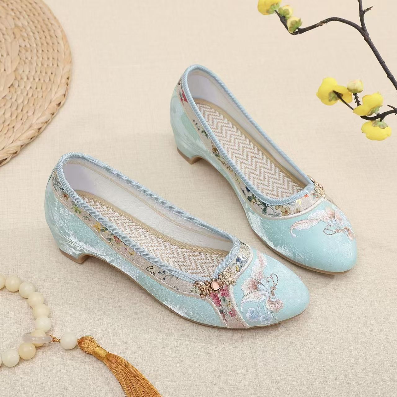 Woman Low Heel Embroidered Che – обзор и цена Embroidery Shoes