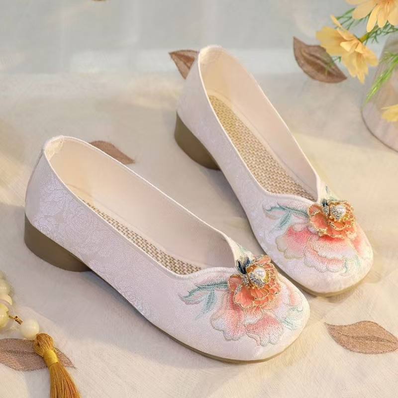 Woman Low Heel Embroidered Clo – обзор и цена Embroidery Shoes