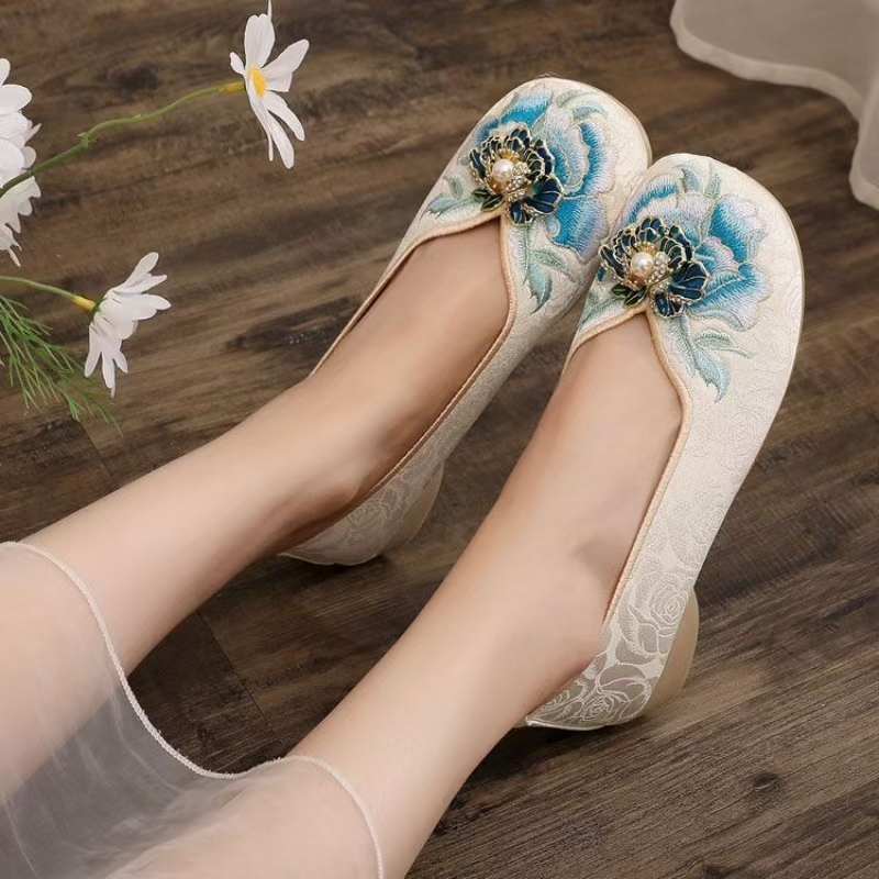 Woman Low Heel Embroidered Clo – обзор и цена Embroidery Shoes